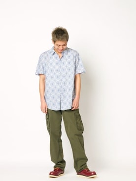 「Guess（ゲス）のアイテム（カーゴパンツ）」を使った、GUESS JAPANさん（メンズ・174cm）の夏コーディネート