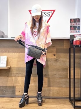 「Guess（ゲス）のアイテム（帽子）」を使った、GUESS JAPANさん（レディース・159cm）の夏コーディネート