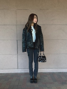 「アイテム（ライダースジャケット）」を使った、GUESS JAPANさん（レディース・157cm）の冬コーディネート