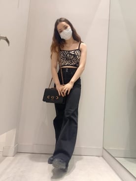 「ショート丈トップス」｜「アイテム（その他トップス）」を使った、GUESS JAPANさん（レディース・154cm）の秋コーディネート