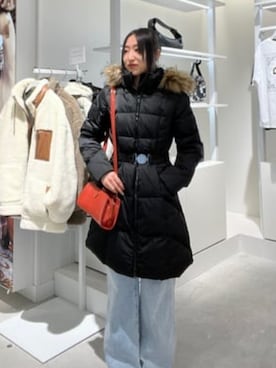 「GUESS」｜「アイテム（ダウンジャケット/コート）」を使った、GUESS JAPANさん（レディース・162cm）の冬コーディネート