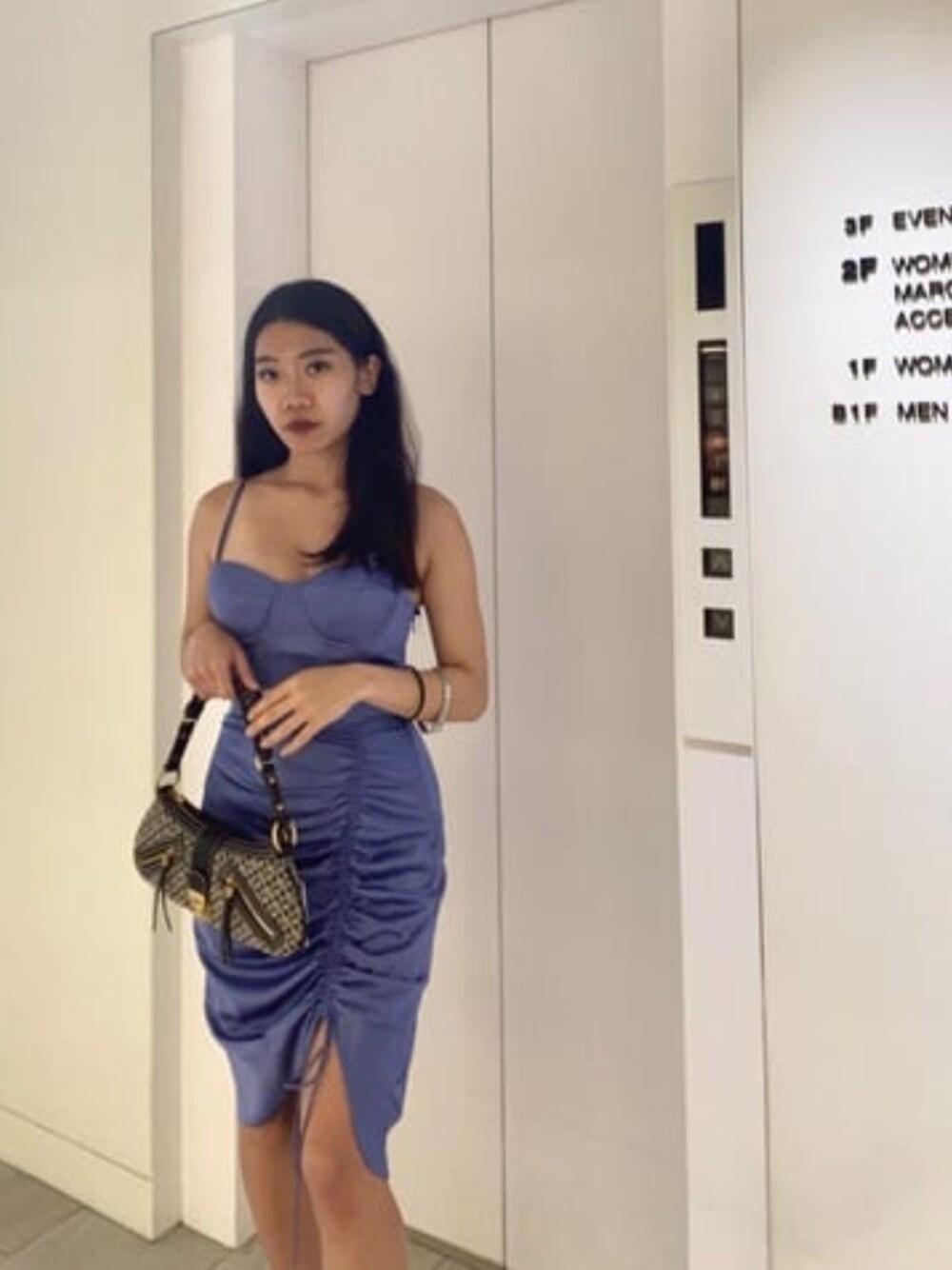 「パーティースタイル、ドレス、ワンピース、夏コーデ、低身長コーデ、guess」｜「GuessのMARCIANO Genna Satin Dress（ドレス、パープル系）」を使った、GUESS JAPANさん（レディース・152cm）の夏コーディネートの1枚目の写真