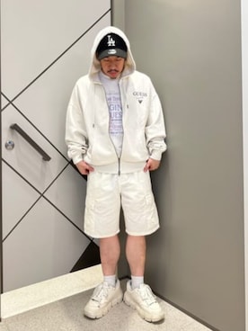 「Guess（ゲス）のアイテム（Tシャツ/カットソー）」を使った、GUESS JAPANさん（メンズ・167cm）の秋コーディネート