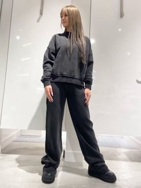 「Guess（ゲス）のアイテム（スウェット）」を使った、GUESS JAPANさん（レディース・158cm）の冬コーディネート