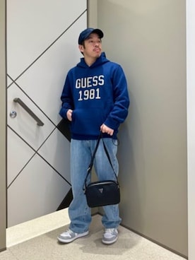「ロゴパーカー」｜「アイテム（パンツ）」を使った、GUESS JAPANさん（メンズ・167cm）の秋コーディネート