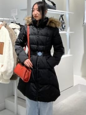 「GUESS」｜「アイテム（ダウンジャケット/コート）」を使った、GUESS JAPANさん（レディース・162cm）の冬コーディネート