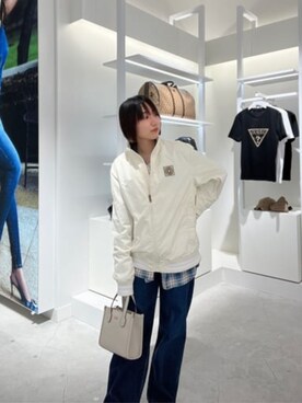 「GUESS」｜「アイテム（ブルゾン）」を使った、GUESS JAPANさん（レディース・162cm）の夏コーディネート