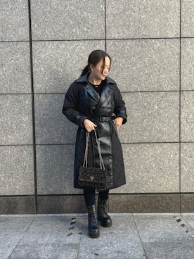 「アイテム（トレンチコート）」を使った、GUESS JAPANさん（レディース・155cm）の秋コーディネート