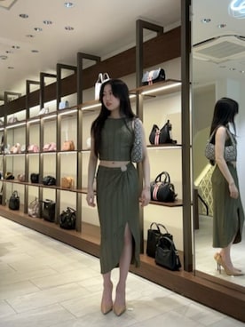 「Guess（ゲス）のアイテム（スカート）」を使った、GUESS JAPANさん（レディース・161cm）の春コーディネート