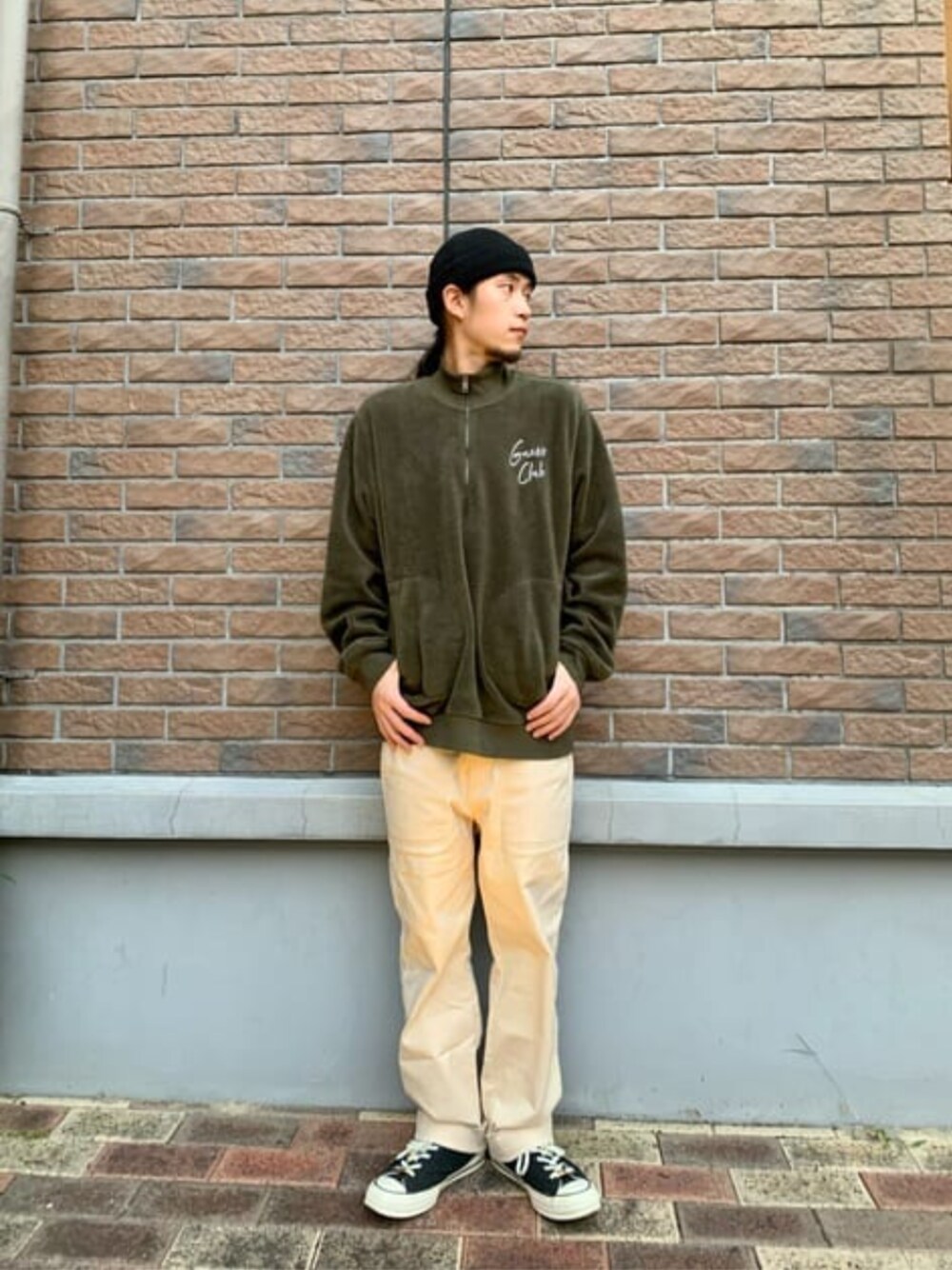 「シンプルコーデ、リラックスコーデ、ラフスタイル、guess」｜「GuessのMerton Truck Fleece（スウェット、グリーン系）」を使った、GUESS JAPANさん（メンズ・173cm）の秋コーディネートの1枚目の写真