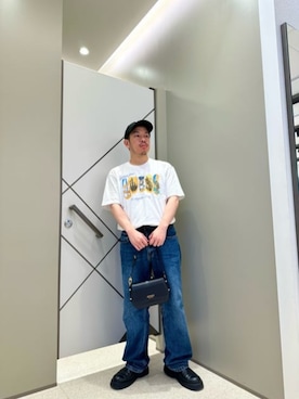 「Guess（ゲス）のアイテム（ショルダーバッグ）」を使った、GUESS JAPANさん（メンズ・167cm）の夏コーディネート