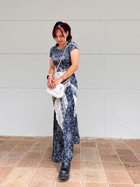 「Guess（ゲス）のアイテム（スカート）」を使った、GUESS JAPANさん（レディース・155cm）の夏コーディネート