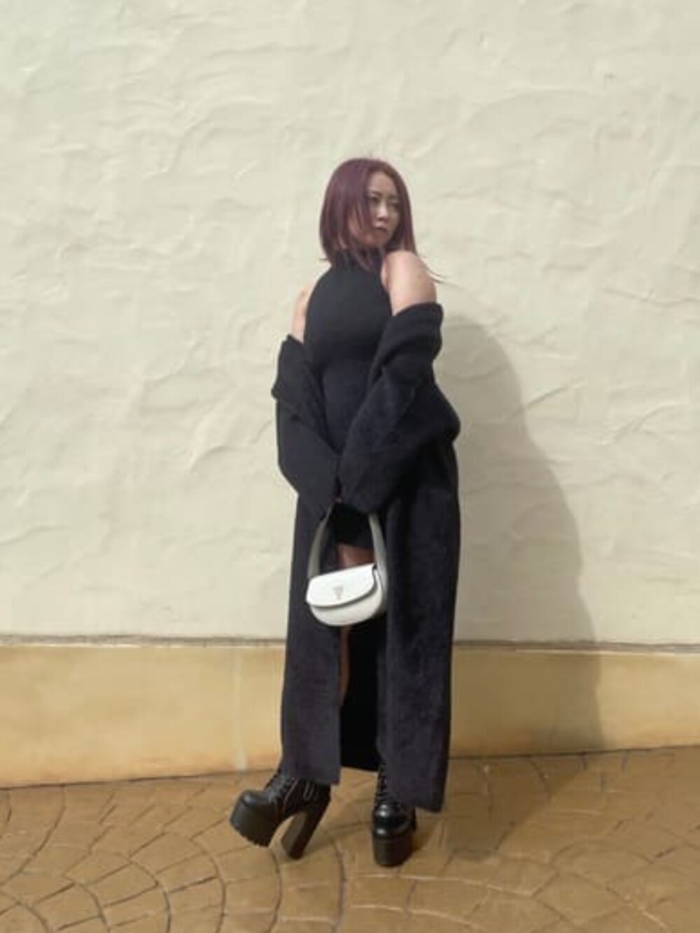 「guess、GUESS、ワンピース、ワンピーススタイル、セットアップ、セットアップスタイル、タイトワンピース」｜「GuessのSL Vero Fuzzy Sweater Dress ワンピース（ワンピース、ブラック系）」を使った、GUESS JAPANさん（レディース・152cm）の冬コーディネートの1枚目の写真