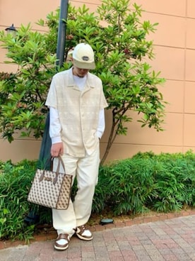 「Guess（ゲス）のアイテム（トートバッグ）」を使った、GUESS JAPANさん（メンズ・173cm）の春コーディネート