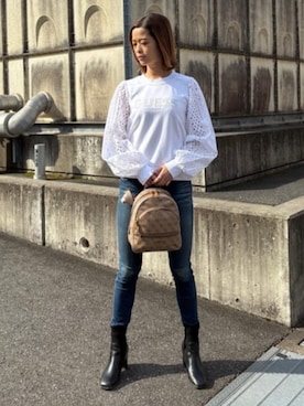 「Guess（ゲス）のアイテム（スウェット）」を使った、GUESS JAPANさん（レディース・163cm）の春コーディネート