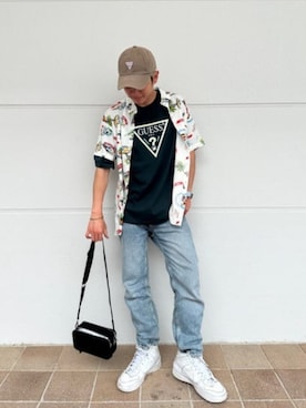 「Guess（ゲス）のアイテム（ショルダーバッグ）」を使った、GUESS JAPANさん（メンズ・174cm）の夏コーディネート