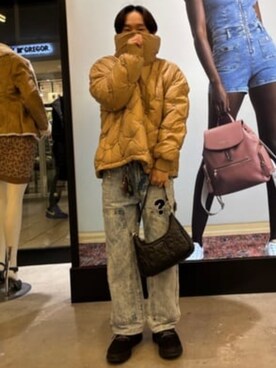 「Guess（ゲス）のアイテム（ショルダーバッグ）」を使った、GUESS JAPANさん（メンズ・158cm）の冬コーディネート