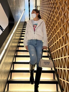 「Guess（ゲス）のアイテム（その他アウター）」を使った、GUESS JAPANさん（レディース・171cm）の冬コーディネート