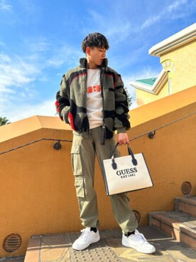 「Guess（ゲス）のアイテム（ブルゾン）」を使った、GUESS JAPANさん（メンズ・174cm）の秋コーディネート