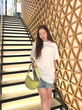 「Guess（ゲス）のアイテム（スカート）」を使った、GUESS JAPANさん（レディース・155cm）の夏コーディネート
