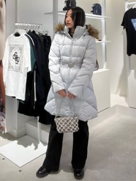「GUESS」｜「アイテム（ダウンジャケット/コート）」を使った、GUESS JAPANさん（レディース・162cm）の冬コーディネート