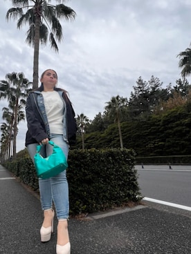 「Guess（ゲス）のアイテム（ブルゾン）」を使った、GUESS JAPANさん（レディース・153cm）の春コーディネート