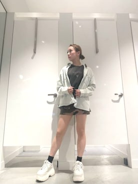 「Guess（ゲス）のアイテム（デニムジャケット）」を使った、GUESS JAPANさん（レディース・161cm）の春コーディネート