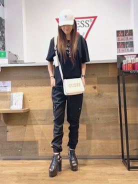 「Guess（ゲス）のアイテム（帽子）」を使った、GUESS JAPANさん（レディース・159cm）の夏コーディネート
