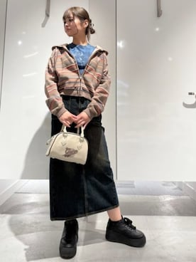 「Guess（ゲス）のアイテム（スカート）」を使った、GUESS JAPANさん（レディース・158cm）の冬コーディネート