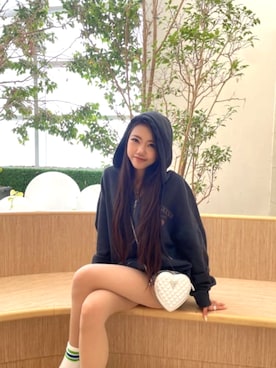 「Guess（ゲス）のアイテム（パーカー）」を使った、GUESS JAPANさん（レディース・157cm）の春コーディネート