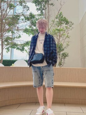 「Guess（ゲス）のアイテム（ショルダーバッグ）」を使った、GUESS JAPANさん（メンズ・168cm）の春コーディネート