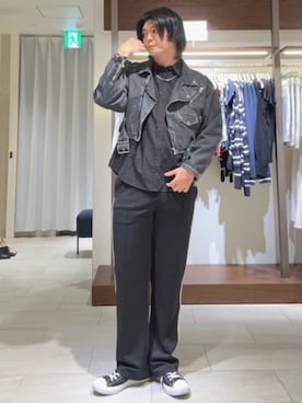 「Guess（ゲス）のCASTORE Pant スウェットパンツ（スウェットパンツ）」を使った、GUESS JAPANさん（メンズ・178cm）の夏コーディネート