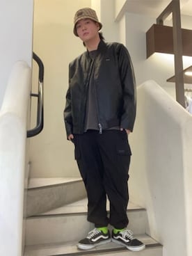 「Guess（ゲス）のアイテム（ブルゾン）」を使った、GUESS JAPANさん（メンズ・178cm）の冬コーディネート