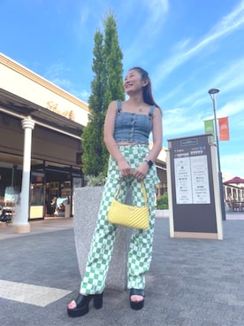 「ショート丈トップス」｜「アイテム（その他トップス）」を使った、GUESS JAPANさん（レディース・162cm）の夏コーディネート