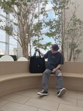 「Guess（ゲス）のアイテム（トートバッグ）」を使った、GUESS JAPANさん（メンズ・172cm）の秋コーディネート