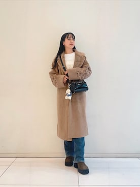 「アイテム（ムートンコート）」を使った、GUESS JAPANさん（レディース・159cm）の冬コーディネート