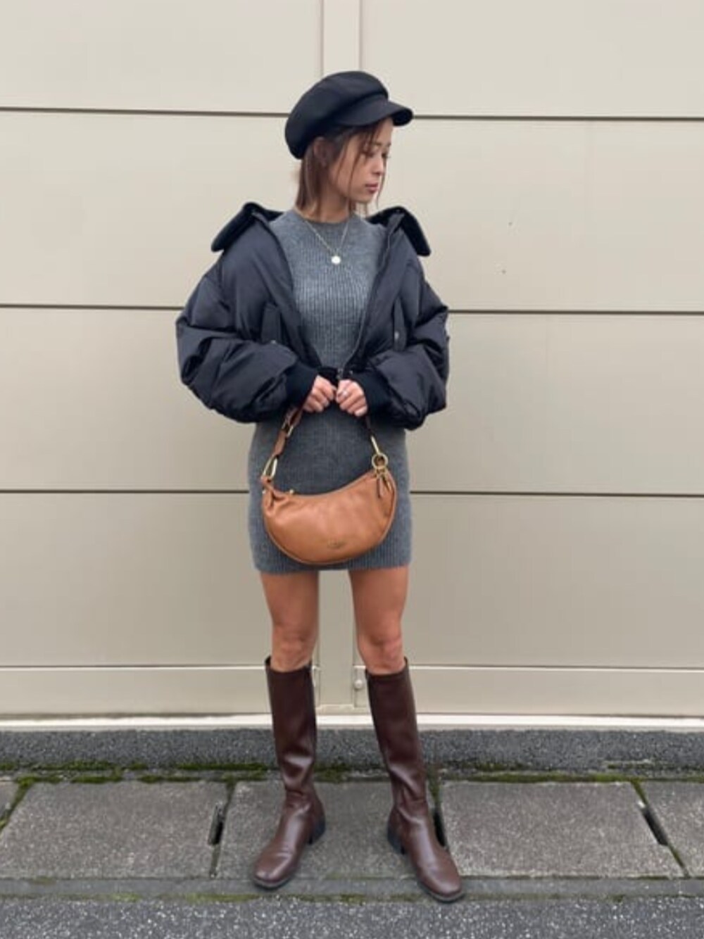 「guess、GUESS、冬コーデ、冬アウター、ハンドバッグ」｜「GuessのGUESS Originals Fur Nylon Bomber（ブルゾン、ブラック系）」を使った、GUESS JAPANさん（レディース・163cm）の冬コーディネートの1枚目の写真