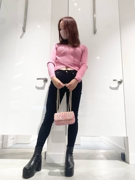 「Guess（ゲス）のアイテム（アクセサリー）」を使った、GUESS JAPANさん（レディース・161cm）の冬コーディネート