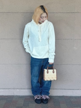 「アイテム（パーカー）」を使った、GUESS JAPANさん（レディース・156cm）の夏コーディネート