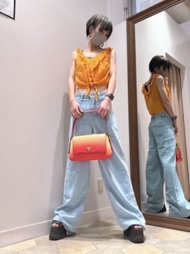 「アイテム（その他トップス、オレンジ系）」を使った、GUESS JAPANさん（レディース・159cm）の夏コーディネート
