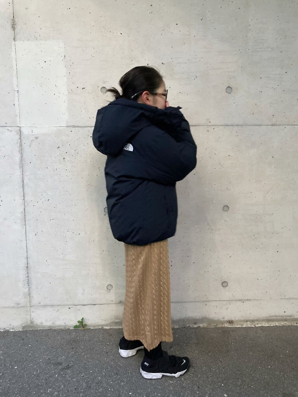 「キッズコーデ、おんなのこ、ダウンジャケット、バルトロライトジャケット、THE NORTH FACE、タイトスカート、スニーカー、NIKE、エアリフト、タイツ、めがね、あったかコーデ」｜「NIKEのNIKE / リトルリフト PS 20（17～24cm）（スニーカー、ブラック系）」を使った、* 𝚝𝚘𝚛𝚒𝚌𝚘𝚝*さん（キッズ・120cm）の冬コーディネートの1枚目の写真