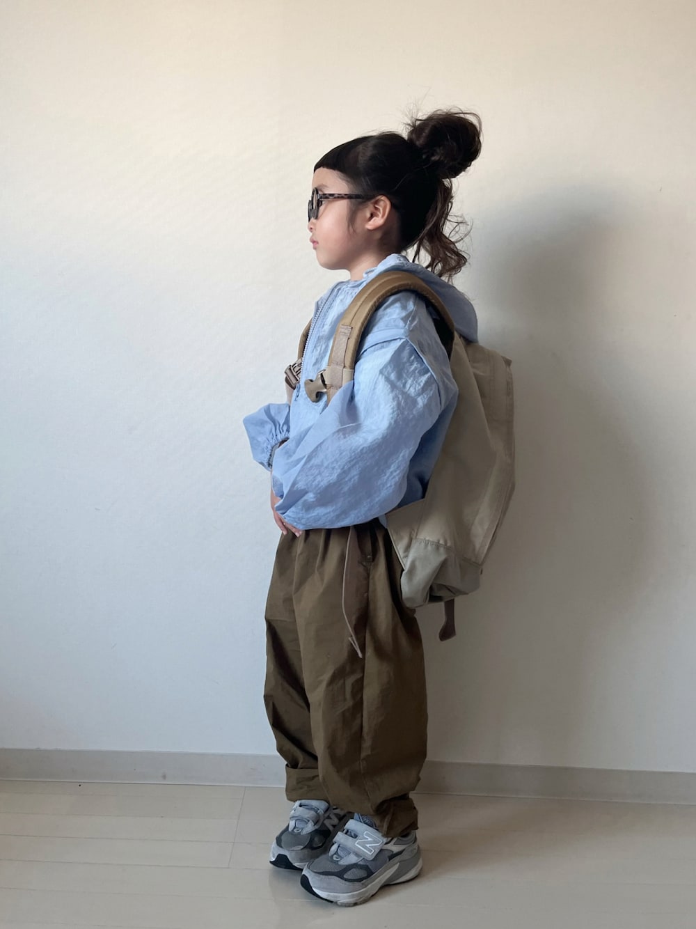 「アウトドアスタイル、タックパンツ、パンツスタイル、パーカー、ポロシャツ、スニーカー、リュック、レイヤードスタイル、春夏コーデ、シアートップス」｜「CIAOPANIC TYPYの【KIDS】シアーナイロン2WAYアノラックパーカー（パーカー、ブルー系）」を使った、* 𝚝𝚘𝚛𝚒𝚌𝚘𝚝*さん（キッズ・100cm）の春コーディネートの1枚目の写真