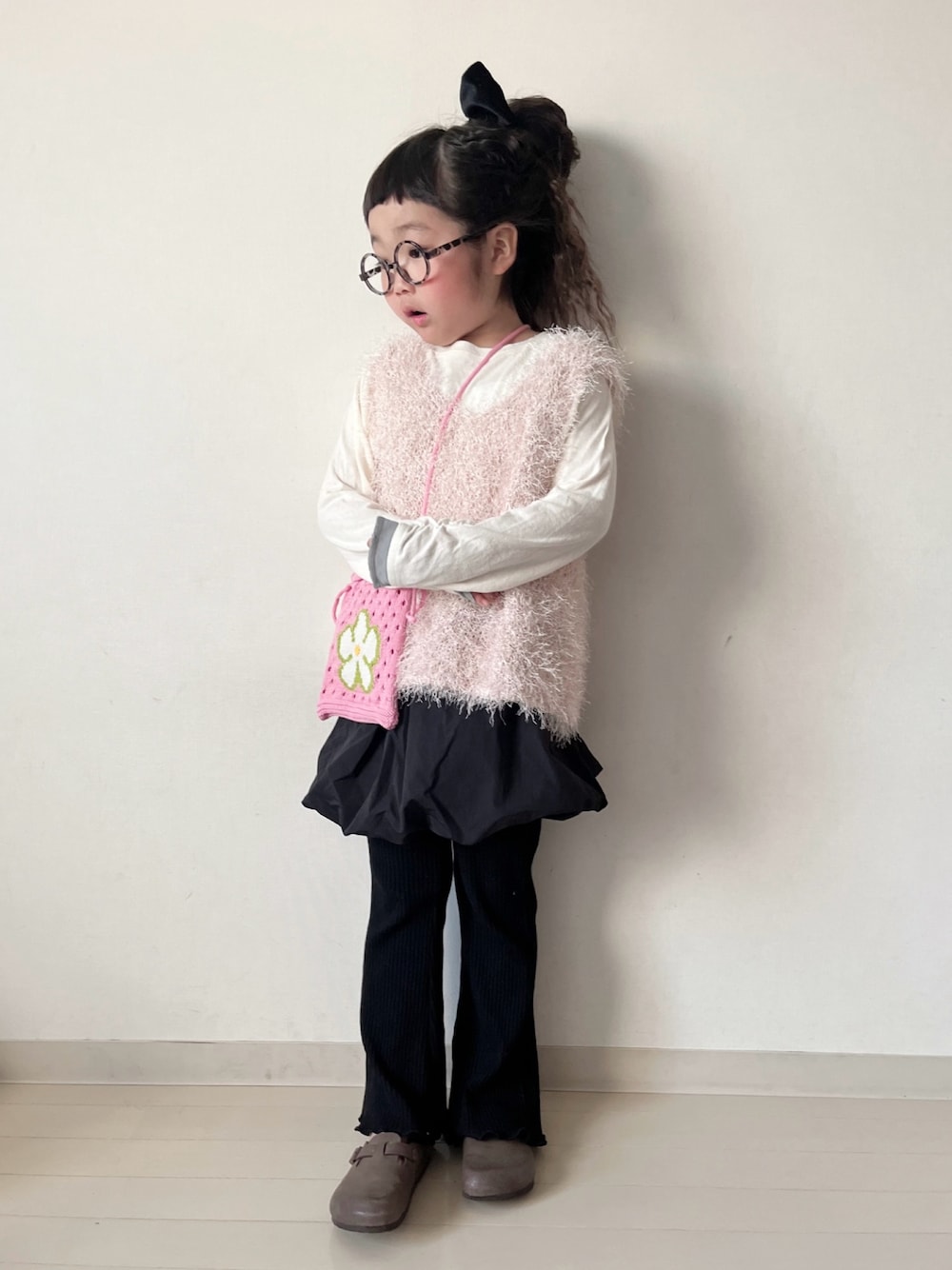 「今日のコーデ、春色、フレアパンツ、ショルダーバッグ、スカート、バルーンスカート、ハイソックス、ニットベスト、ベスト、春コーデ」｜「CIAOPANIC TYPYの【2025年S/S新作】【KIDS】クロップド丈シャギーニットベスト（トップス、ピンク系）」を使った、* 𝚝𝚘𝚛𝚒𝚌𝚘𝚝*さん（キッズ・110cm）の春コーディネートの1枚目の写真