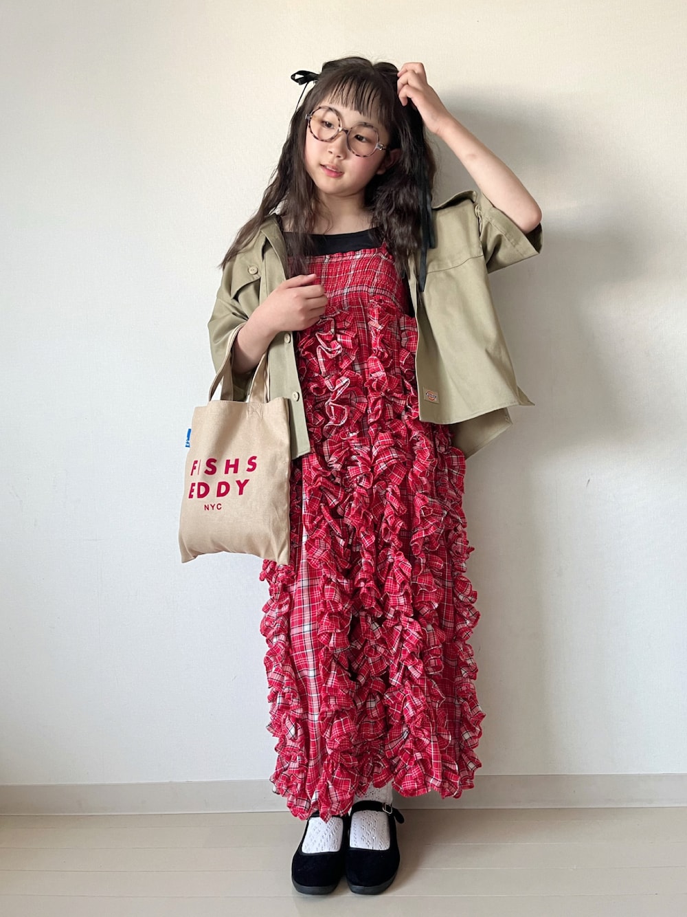 「シャツ好き集まれ、カジュアル、カジュアルコーデ、チェック、ストラップシューズ、トートバッグ、夏コーデ、きれいめカジュアル、シャツスタイル、お出かけコーデ、サロペット」｜「LOWRYS FARMのＤＩＣＫＩＥＳシャツ　 994129（シャツ/ブラウス、ベージュ系）」を使った、* 𝚝𝚘𝚛𝚒𝚌𝚘𝚝*さん（キッズ・135cm）の夏コーディネートの1枚目の写真