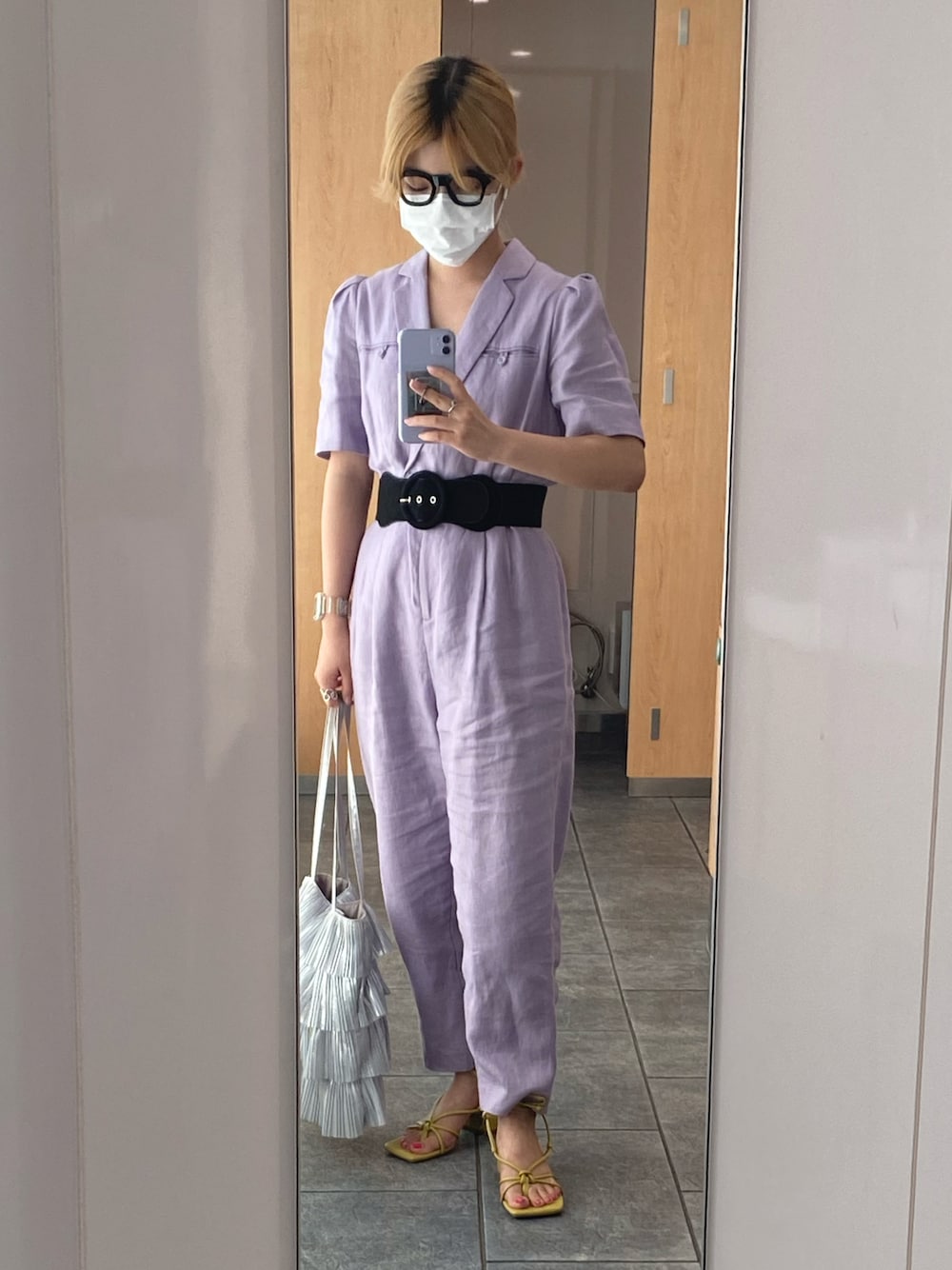 「ラブアンドピース2021、お出かけコーデ、ジャンプスーツ、休日スタイル、お洒落さんとつながりたい、スクエアトゥ、ootd」｜「GUのアイテム（サンダル、イエロー系）」を使った、nonさん（レディース・156cm）の秋コーディネートの1枚目の写真