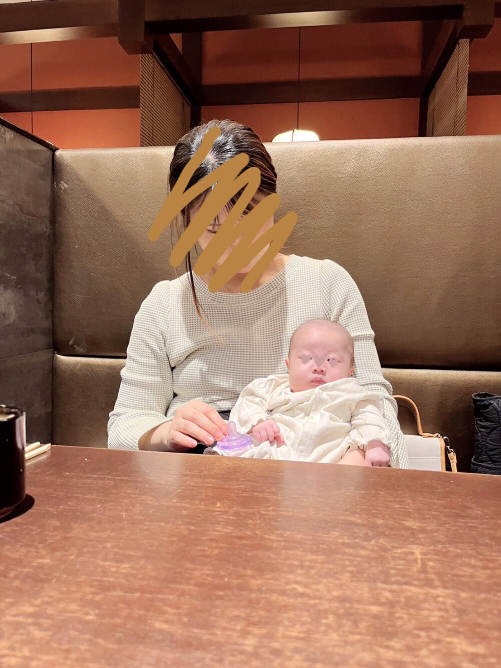 「ママコーデ、休日コーデ、おしゃれさんと繋がりたい、ワッフル、タイトスカート、ショルダーバッグ、家族でお出掛け、ママファッション、チャオパニックティピー(CIAOPANIC TYPY)」｜「CIAOPANIC TYPYのワッフルフレアスリーブTee（Tシャツ/カットソー、イエロー系）」を使った、yooさん（キッズ・120cm）の春コーディネートの1枚目の写真