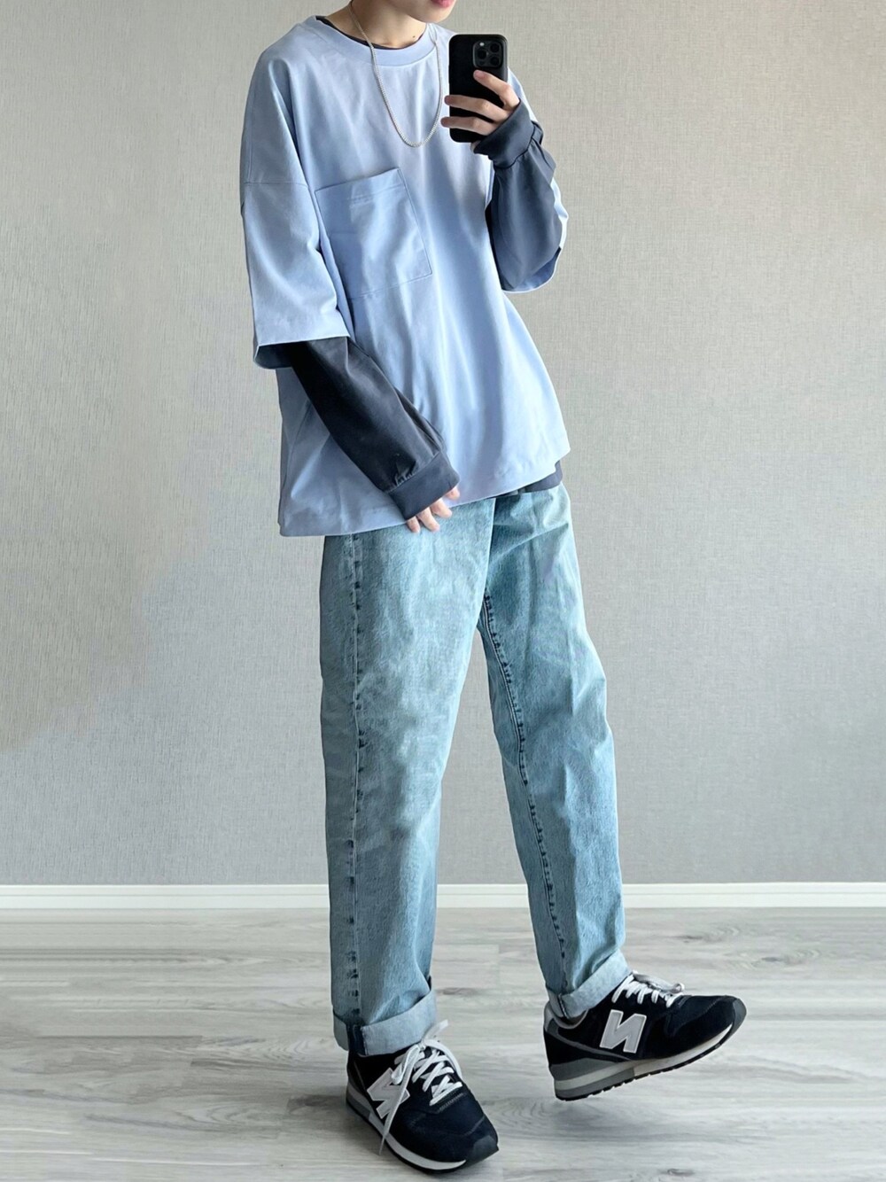 「春、ビックシルエット、プチプラ、GU、レイヤードスタイル、ファッションの力を信じよう、シンプル、プチプラコーデ、デニム、スニーカー、スニーカーコーデ、ロンT、ジーンズ、お洒落さんとつながりたい、おしゃれさんと繋がりたい」｜「GUのアイテム（Tシャツ/カットソー、ブルー系）」を使った、taiさん（メンズ・179cm）の春コーディネートの1枚目の写真