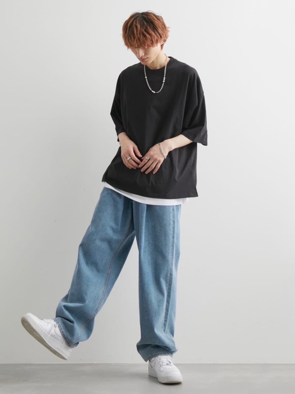 「はじめましてコーデ、春服みてみて、お洒落さんとつながりたい、ビックシルエット、スニーカー、今日のコーデ、パーカー、ootd、スニーカーコーデ、デニム、デニムパンツ、レイヤードスタイル、レイヤード、Tシャツ、いいね、save、フォローお願いします🤑」｜「JUNREDのtai×JUNRed ルーズシルエットレイヤードTEE/タンクトップSET（Tシャツ/カットソー、ブラック系）」を使った、taiさん（メンズ・179cm）の春コーディネートの1枚目の写真