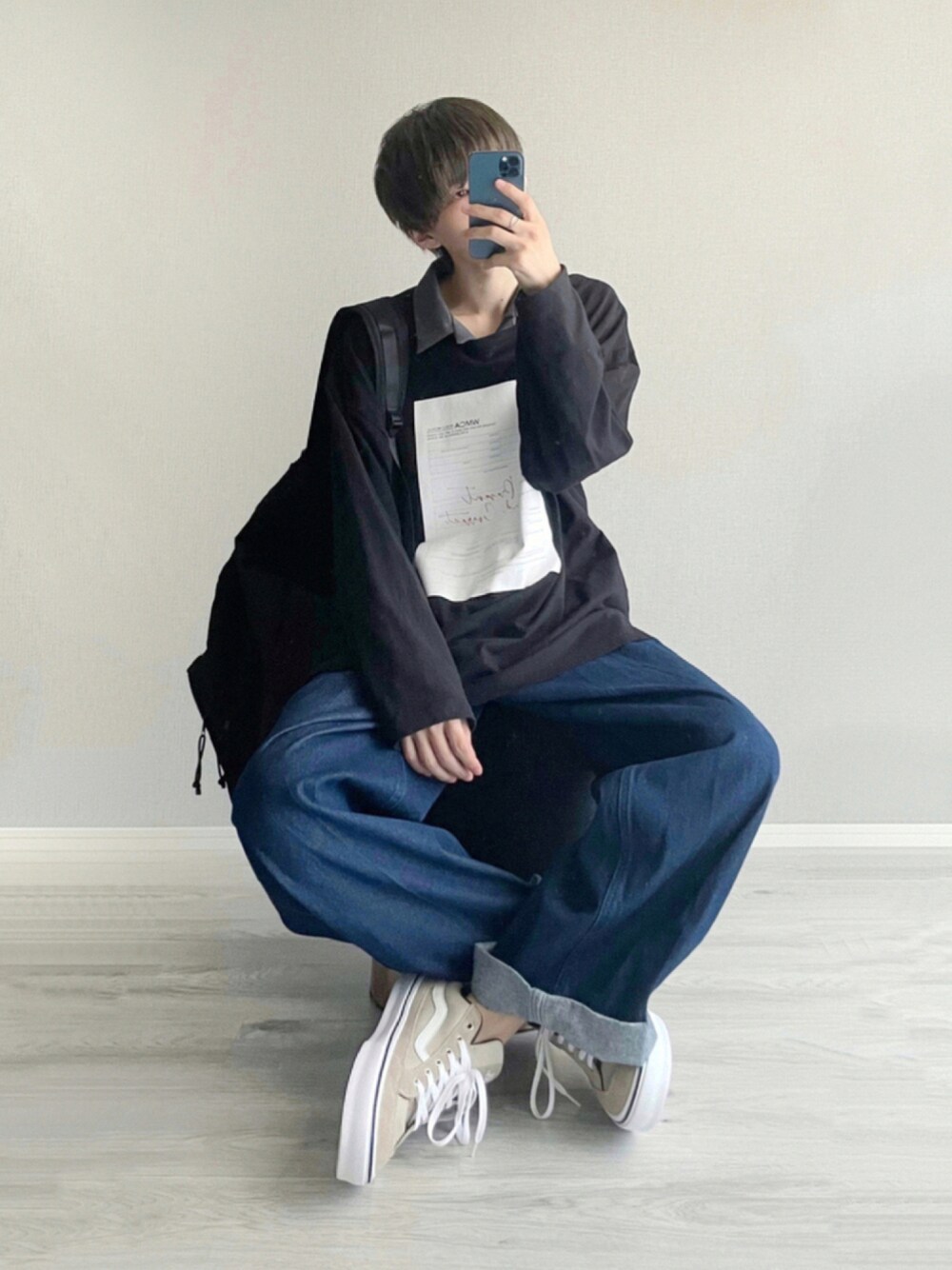 「デニム、カジュアル、Tシャツ、秋のコーデ、ロンT、オーバーサイズ、大人カジュアル、休日スタイル、ootd、シンプルスタイル、カジュアルコーデ、ゆるコーデ、秋先取りコーデ、おしゃれさんと繋がりたい、秋服準備はじめました」｜「GUのアイテム（シャツ/ブラウス、グレー系）」を使った、taiさん（メンズ・179cm）の秋コーディネートの1枚目の写真