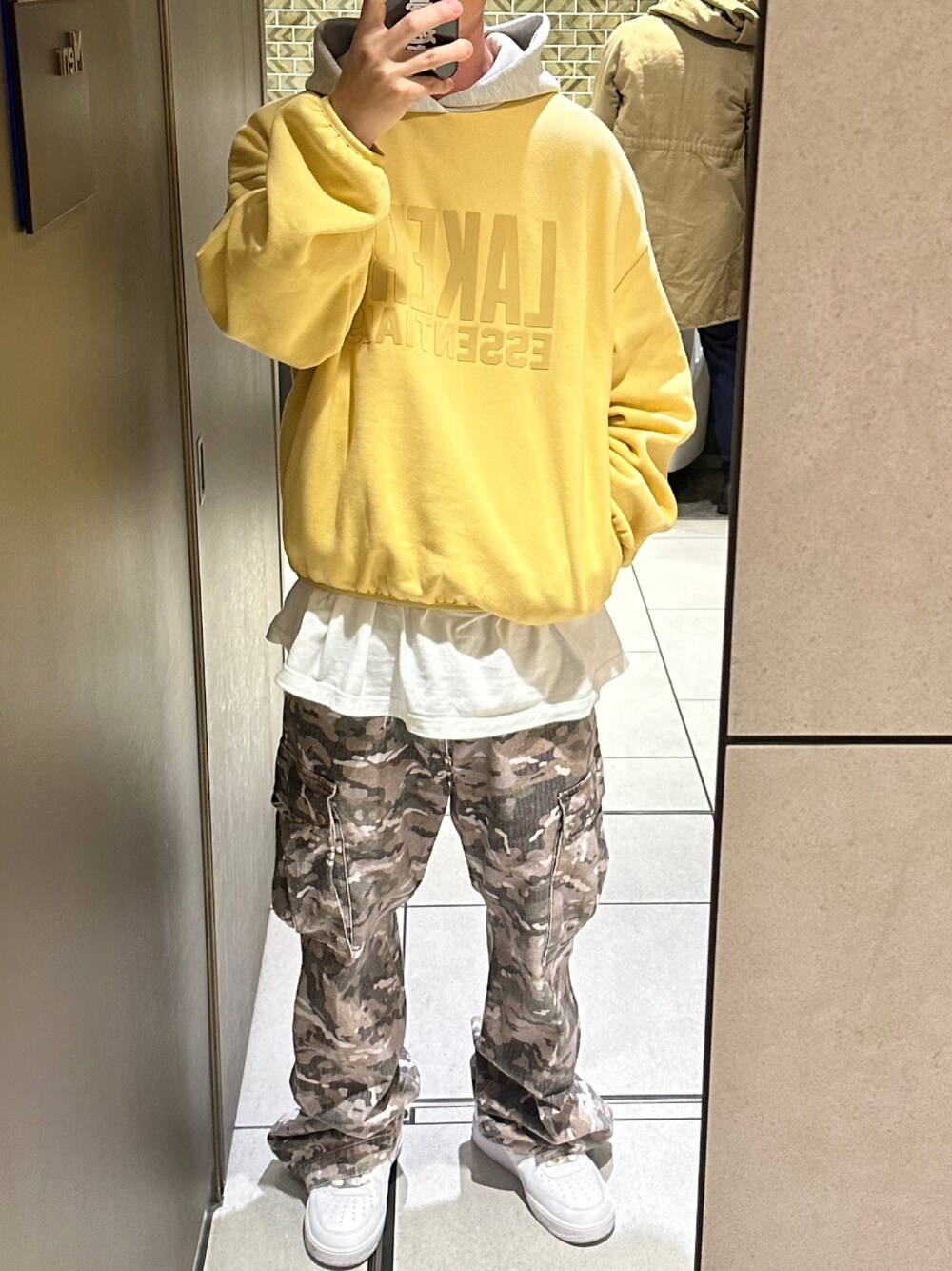 AMIRIのカーゴパンツを使った人気ファッションコーディネート - WEAR